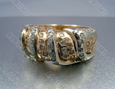 Golden Ring with diamonds