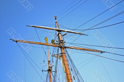 wooden sailboat mast