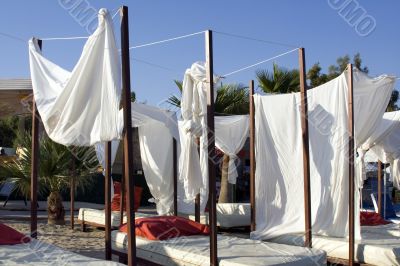 Drop-curtain on a beach
