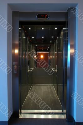 lift with mirror