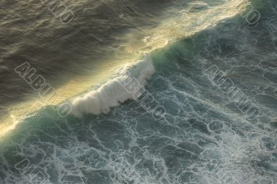 ocean wave breaking