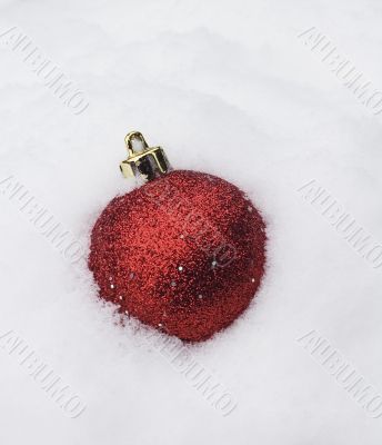 christmas bauble in white snow