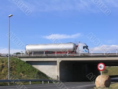 Tanker truck