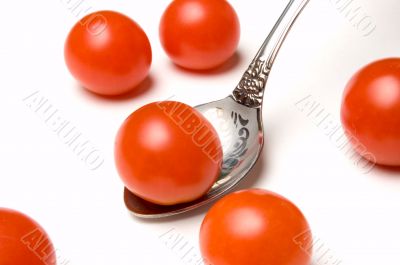 Tomatoes and teaspoon