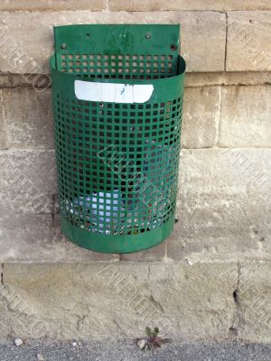 Trash basket