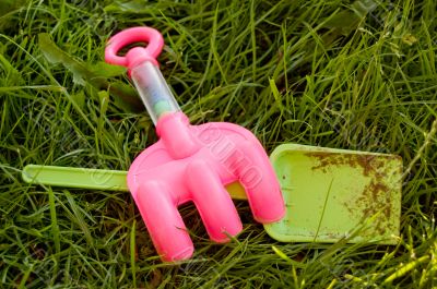 rake and shovel