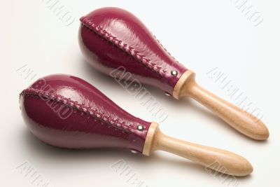 Red maracas 01