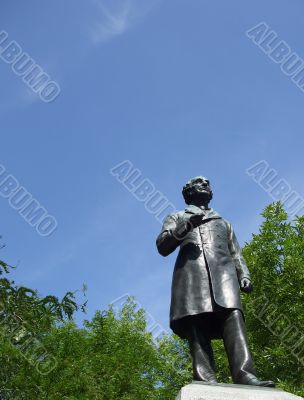 Statue of Sir Allan McNab