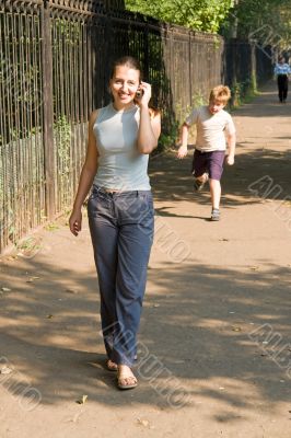 girl with mobile
