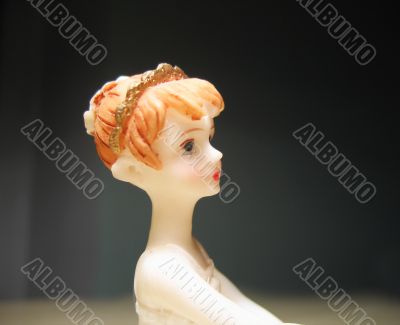 statuette of ballet dancer