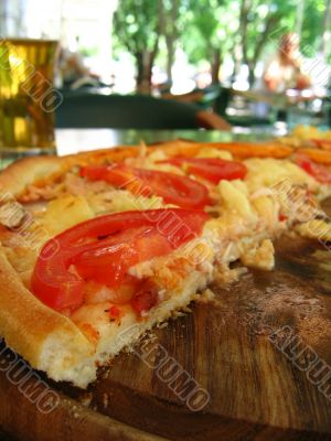 Pizza with chicken