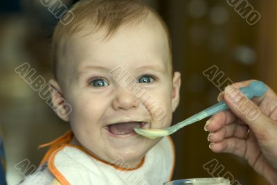 infant eats porridge