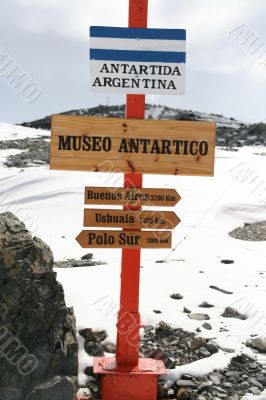 Sign to the South Pole