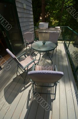 Front deck with outdoor table