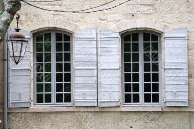 Uzes