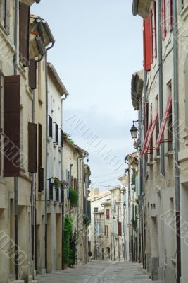 Uzes 3