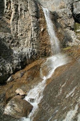 Small waterfalls, tumbling over rock slab