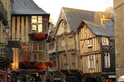 Dinan 3