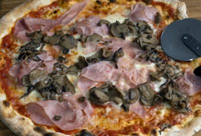 Fresh Pizza....prosciutto and mushroom