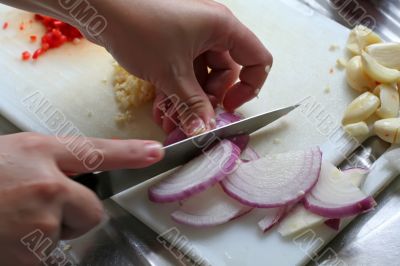 Slicing onions