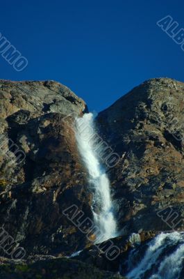 Cascades in the Cascades