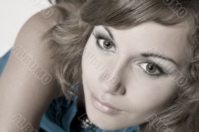 Desaturated cosmetics