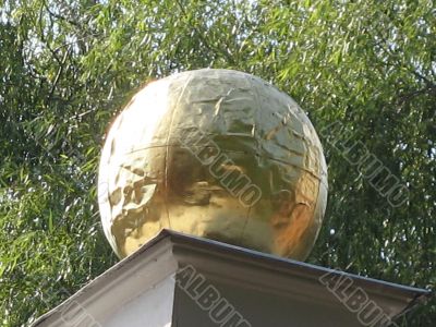 a golden sphere on the column