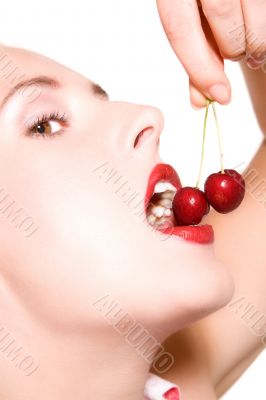 Biting cherries