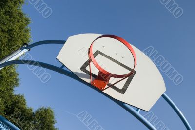 Basketball hoop