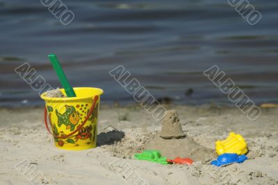 Bucket to play