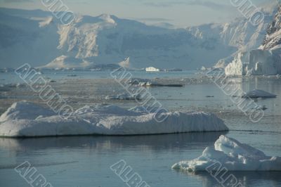 Brash ice, icebergs