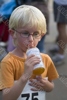 Child drinks sportsdrink