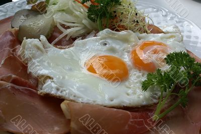 An omelet.