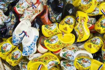 wooden shoes in several colors