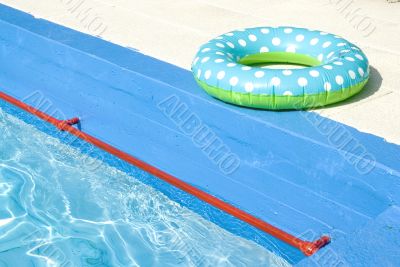 swimming-belt near te swimming-pool