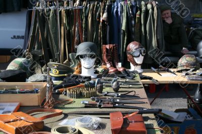 Militaria - knives, grenades