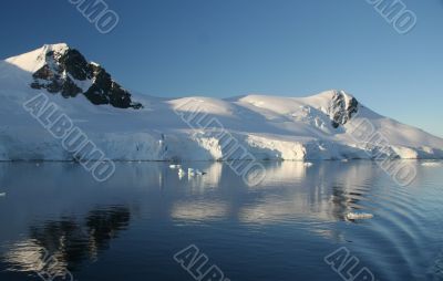 Mountains & glaciers reflected