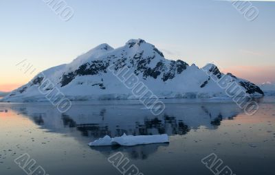 Mountains & glaciers reflected