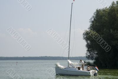sailing-yacht