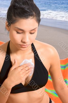 putting sun lotion