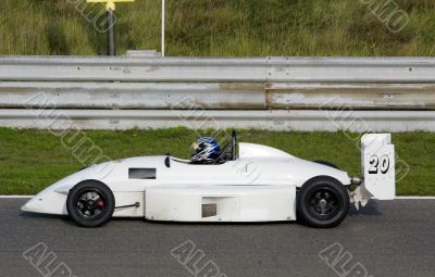 racing on circuit