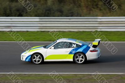 racing on circuit