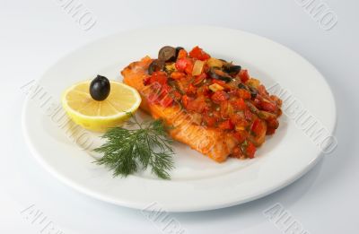 Salmon fried with vegetables.