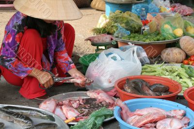 Market woman preparing fish