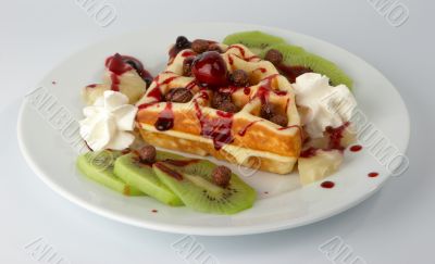 Wafer with fruit and a cream.