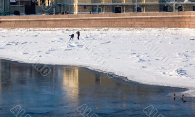 Games on thin to an ice