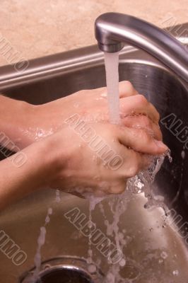 hands washing female