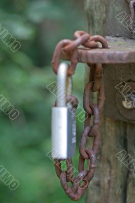 Rusty Chain New Lock