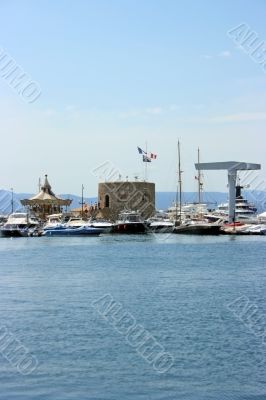 Carrousel in port