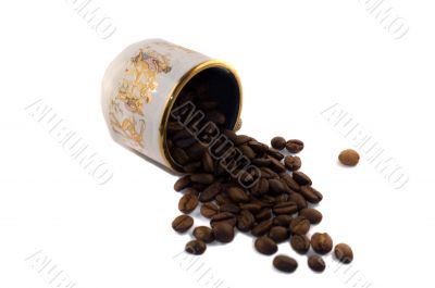 Cup_with_coffee_beans_2
